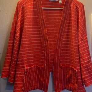 Sweater cropped with front pockets/wide quarter sleeve arms.